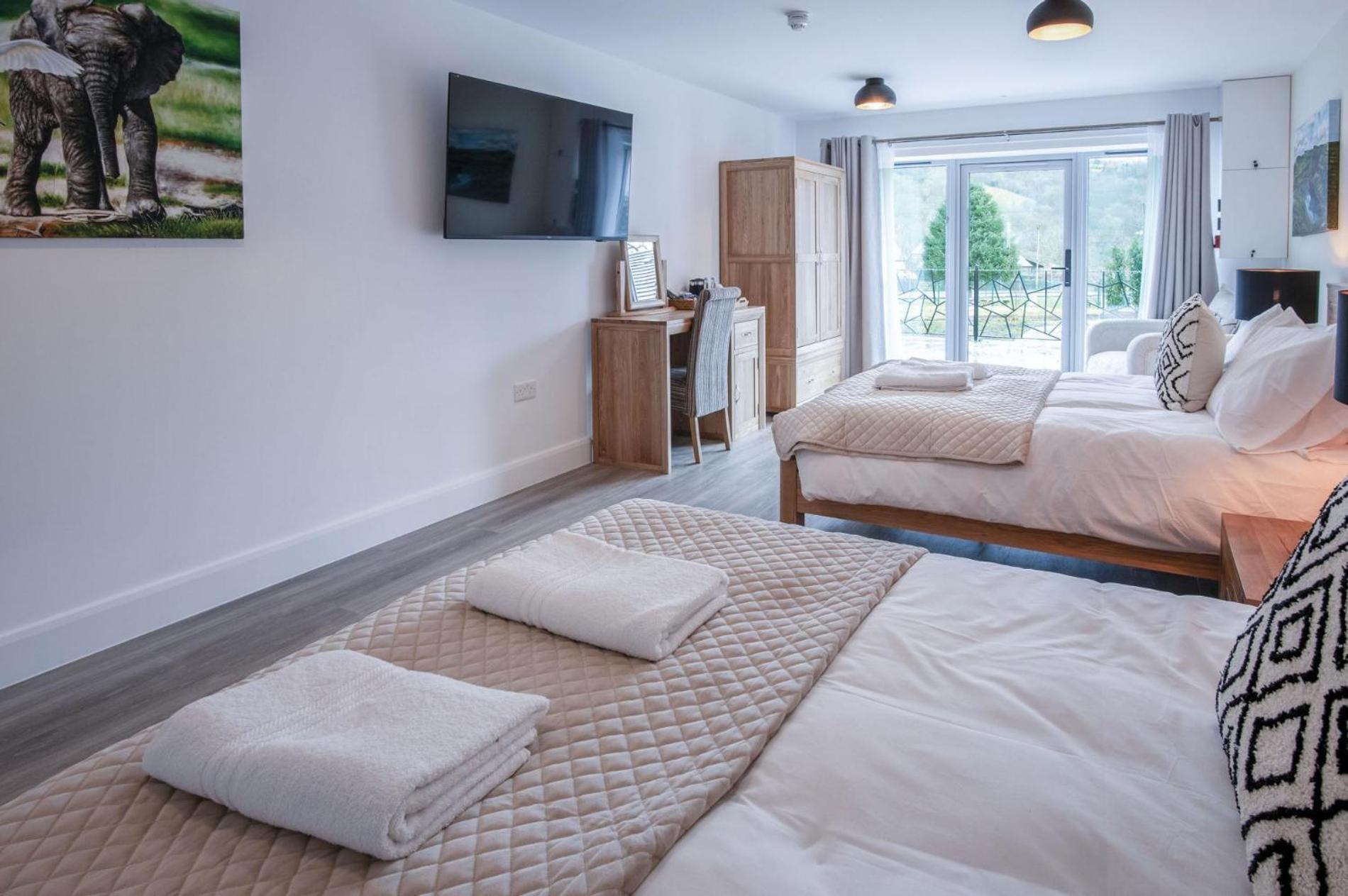 Suite 3 - Sleeping Giant Hotel - Pen Y Cae Inn Brecon Exterior foto